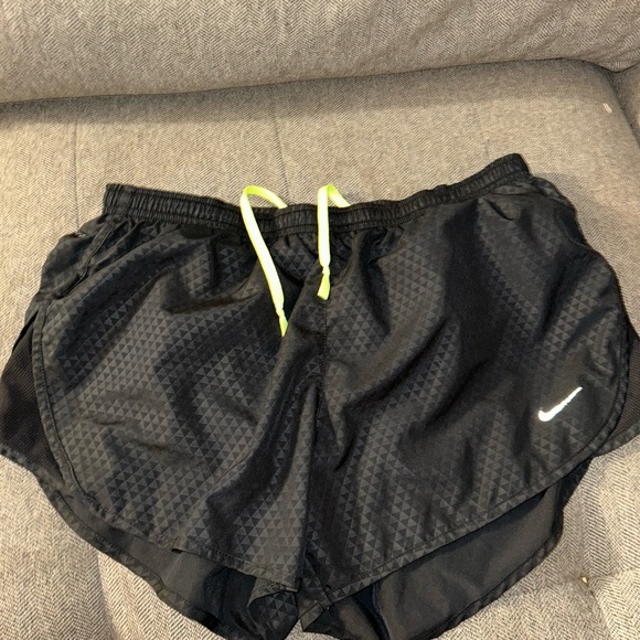Nike running shorts - Picture 2 of 3